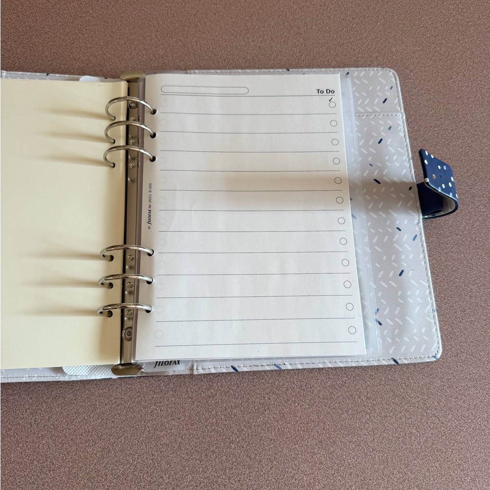 filoFAX Indigo A5 Planner with Polka Dots - Picture 6 of 14